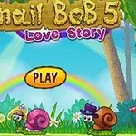 밝고 화려한 정글 배경에서 달팽이 두 마리가 모자를 쓰고 있으며, 화면 중앙에 PLAY 버튼이 있는 이미지