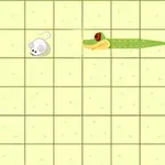 밝은 바둑판 배경 위에 흰색 쥐와 초록색 뱀이 있는 장면