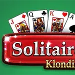 녹색 배경 위에 J, Q, K, A 카드와 Solitaire Klondike 텍스트가 있는 빨간 로고
