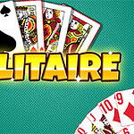 밝은 배경 위에 카드와 SOLITAIRE라는 글자가 있는 이미지입니다