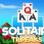 열대 섬 배경에 놓인 카드와 SOLITAIRE TRIPEAKS 텍스트