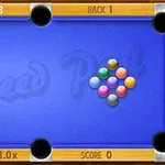 파란 당구대 위에 삼각형 모양으로 배치된 컬러 공들과 흰 공이 있으며, 상단에는 타이머와 점수가 표시되어 있다