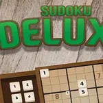 나무 배경 위에 SUDOKU DELUXE라는 초록색 글자와 일부 숫자가 채워진 스도쿠 퍼즐이 놓여 있습니다