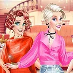 세 명의 여성들이 화려한 옷을 입고 웃고 있으며, 밝은 실내 공간에서 포즈를 취하고 있다