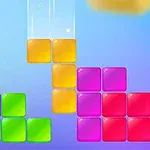다양한 색상의 블록들이 쌓여 있는 이미지, 하늘색 배경에 주황색, 보라색, 핑크색, 초록색 블록이 보임
