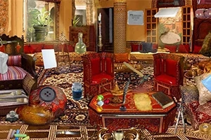 실내에 전통적인 가구와 장식품이 가득한 화려한 거실