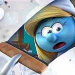 창문을 닦고 있는 파란색 피부의 금발 캐릭터