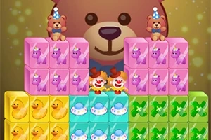 분홍색, 노란색, 파란색, 녹색 블록들이 쌓여 있고, 뒤에 큰 곰 인형과 작은 곰 인형 두 개가 모자 쓰고 있으며, 중간에는 두 명의 광대가 있다