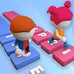 두 개의 캐릭터가 큰 알파벳 블록 위를 걷고 있는 모습