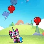 알록달록한 유니콘 고양이가 초원 위에 서 있고 하늘에는 구름과 빨간 해골 기호가 떠 있습니다