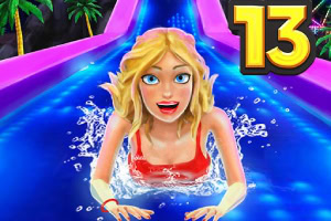 금발의 여성이 파란색 워터 슬라이드를 즐기고 있으며, 배경에는 야자수가 있고 화면 오른쪽 상단에 13이라는 숫자가 있습니다