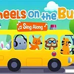 노란색 버스에 여러 동물들이 탑승하고 있으며, 배경에는 나무와 구름이 보인다