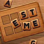 나무 배경 위에 알파벳 글자가 쓰인 타일이 놓여 있고, 일부 타일은 퍼즐 보드에 자리 잡고 있다