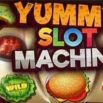다양한 음식 이미지와 함께 Yummy Slot Machine이라는 글자가 있는 알록달록한 배경 이미지