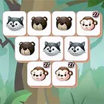 숲 배경 앞에 동물 이모티콘이 있는 타일들이 정렬된 이미지